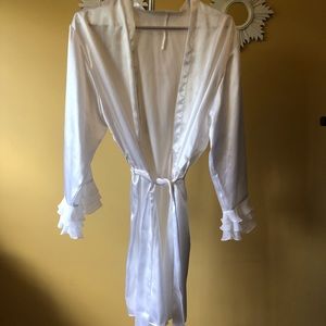 Lounge set white satin new size small